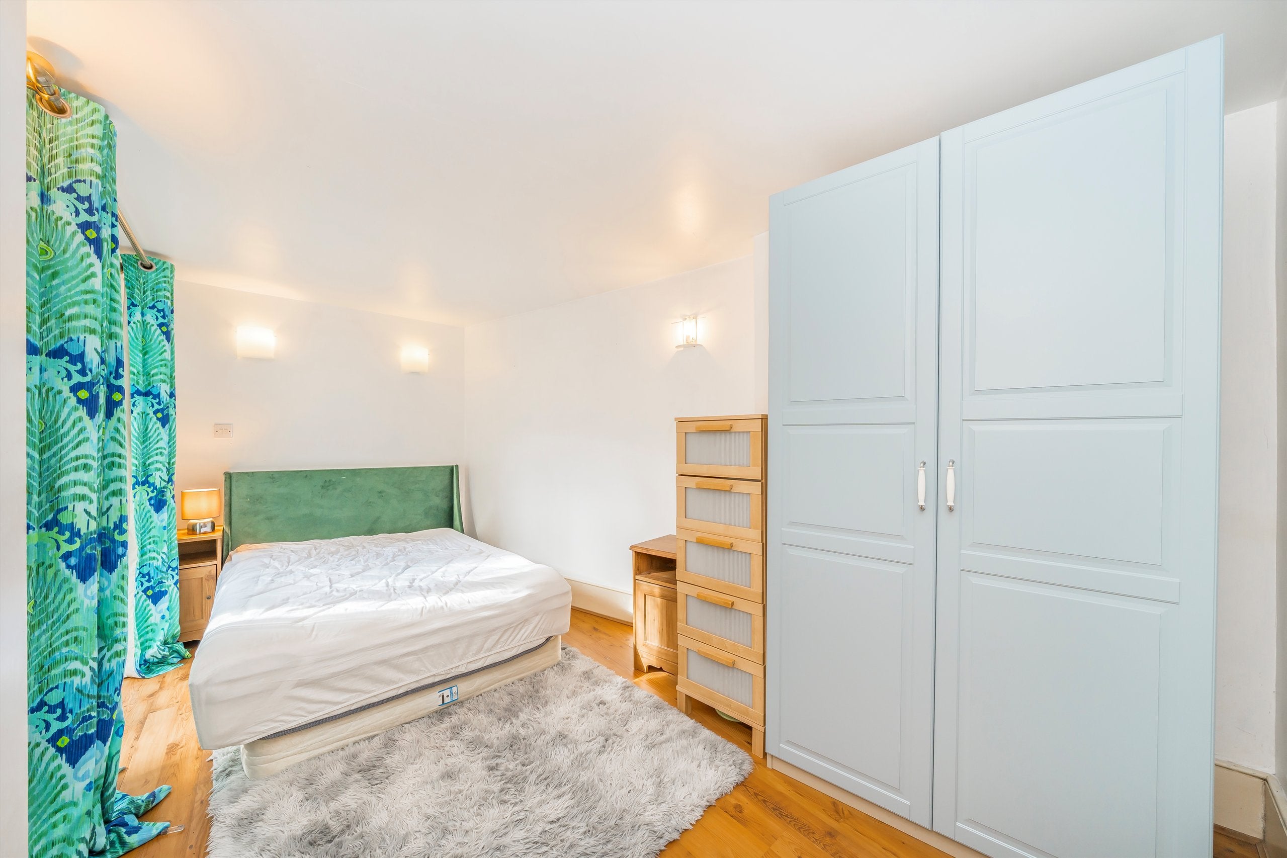 Flat Barclay Road in Greater London