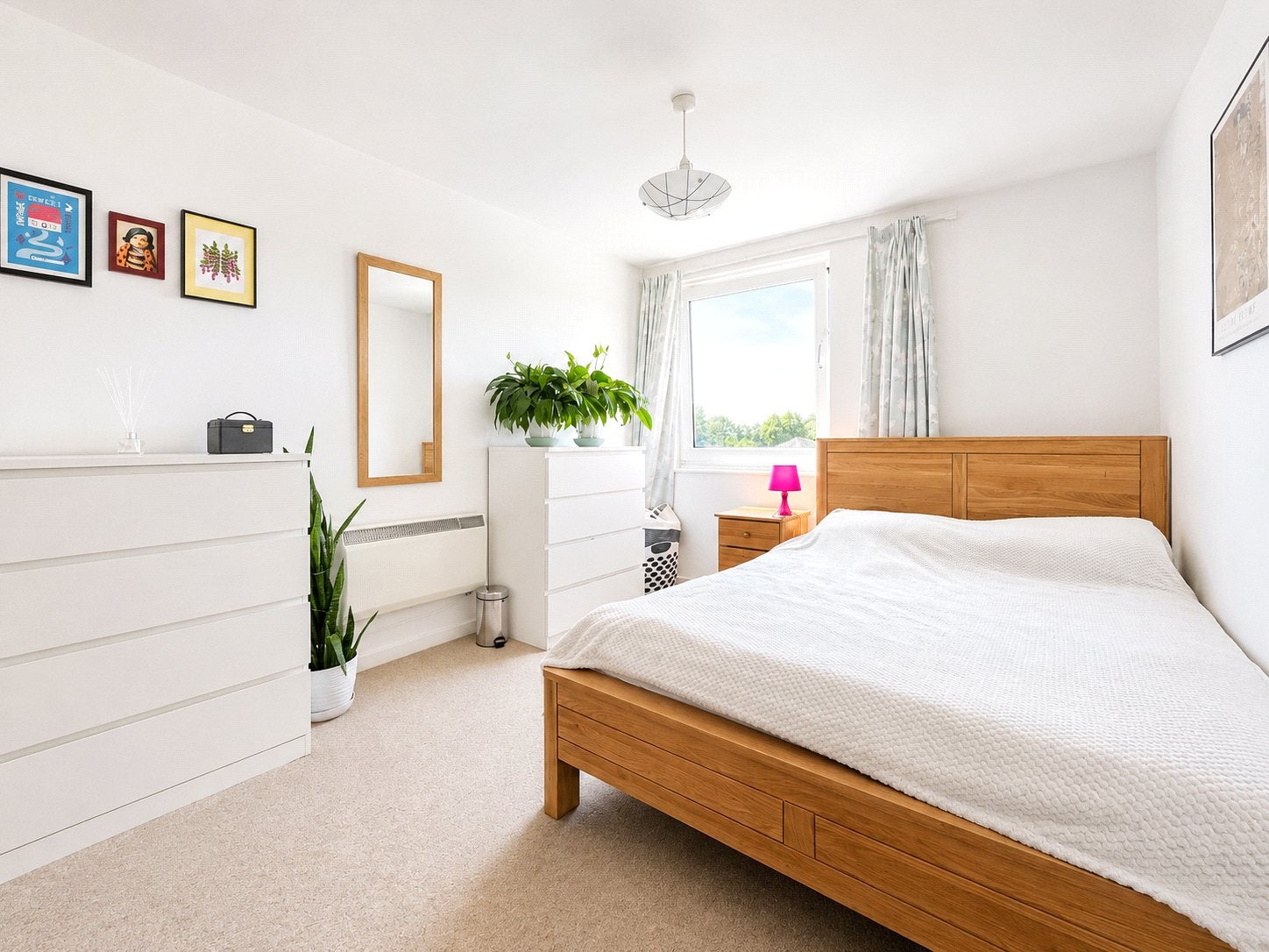 Flat Ewell Road in Greater London