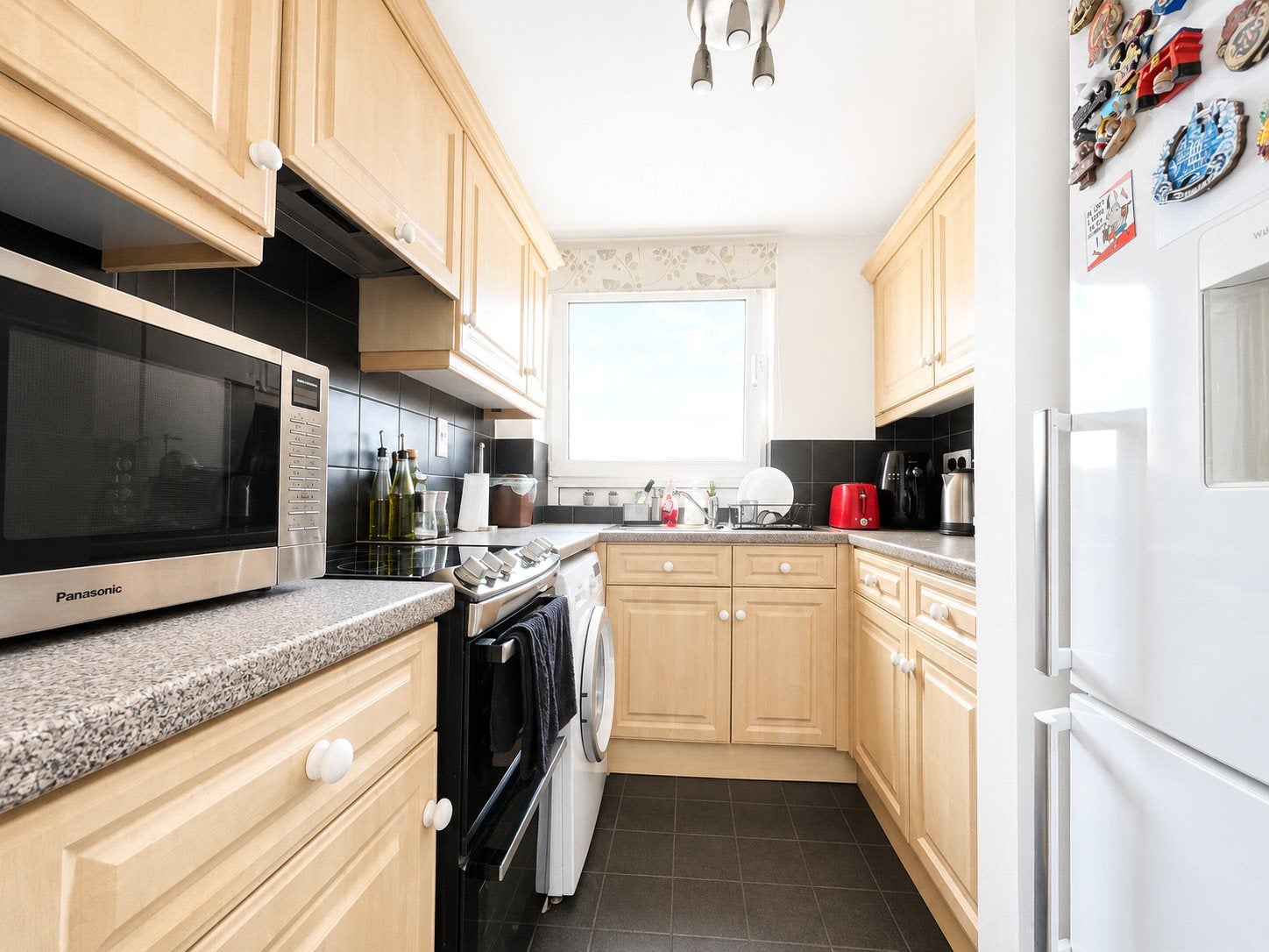 Flat Ewell Road in Greater London