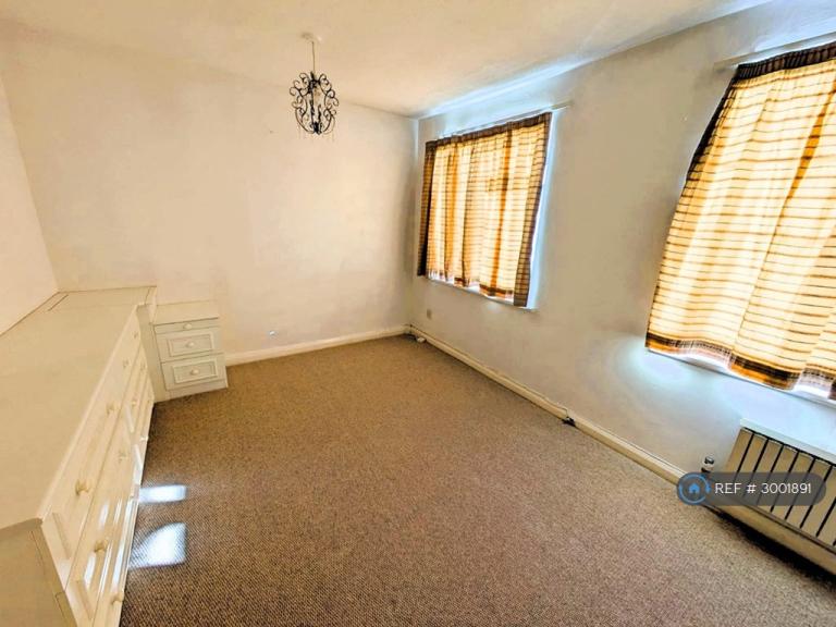 House Ferndown Close in Greater London