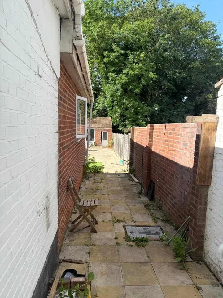 Flat Pinner Road in Greater London