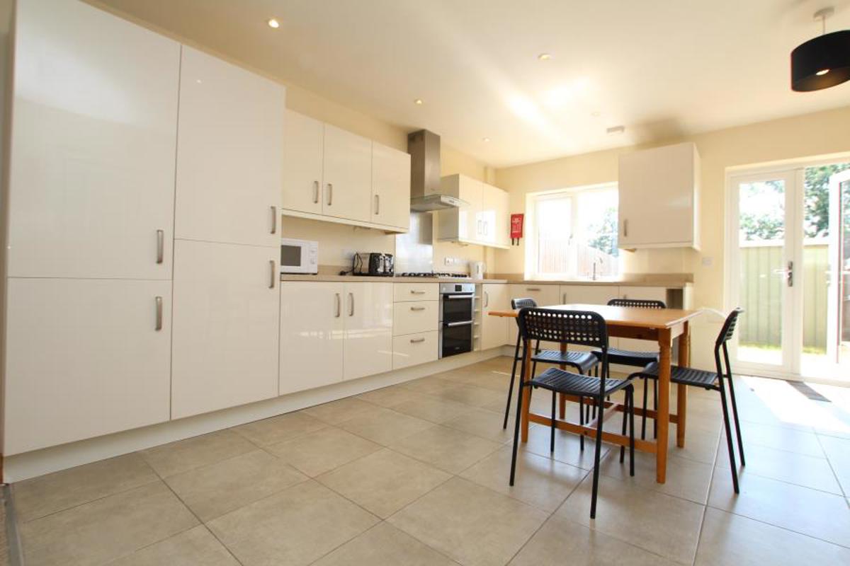 House Foxglove Close in Bristol