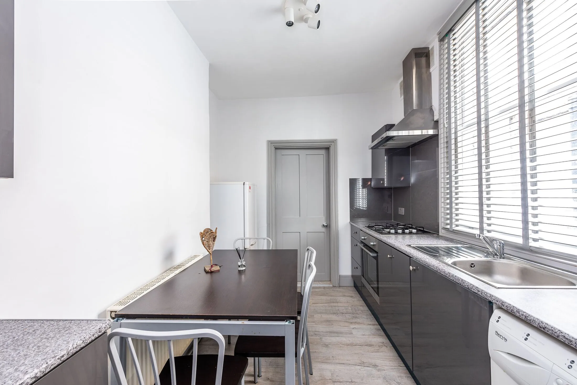 Flat Kenway Road in Greater London
