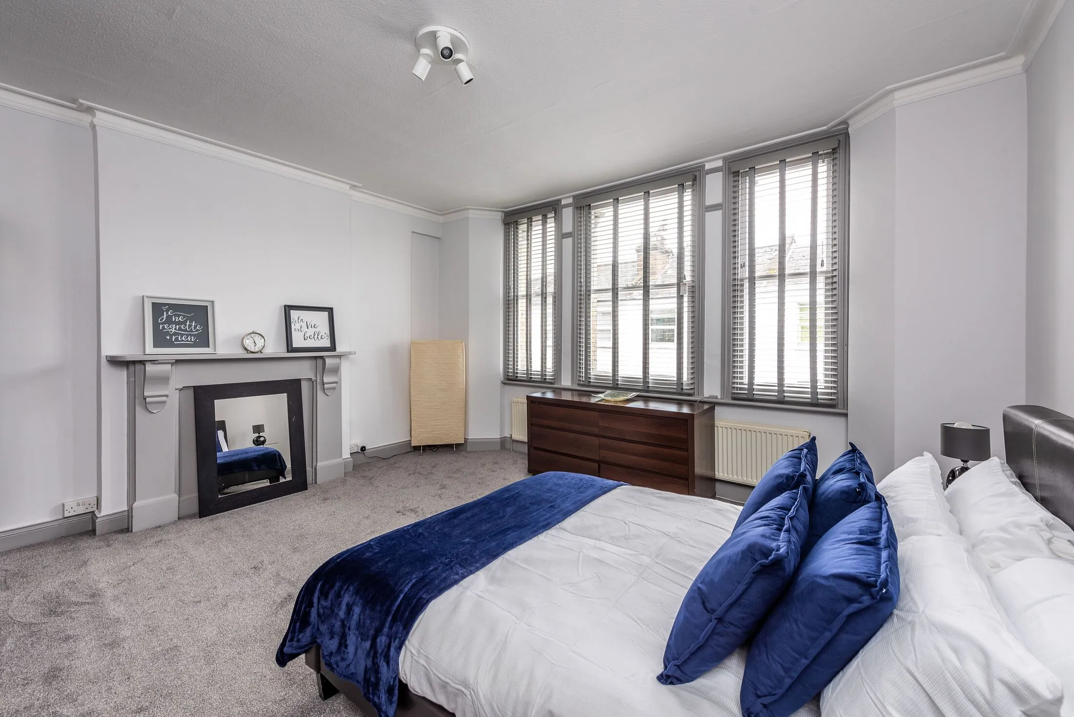Flat Kenway Road in Greater London