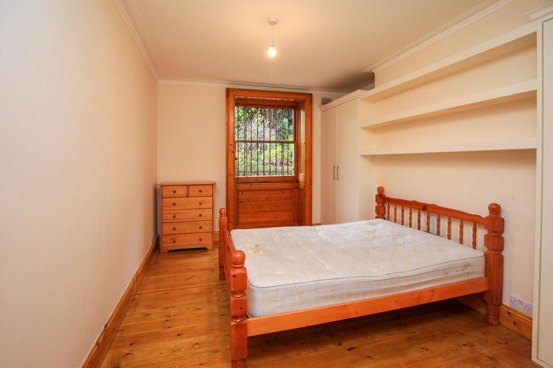 Room Lewisham Way in Greater London