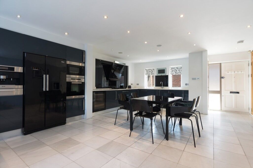 House Spencer Walk in Greater London