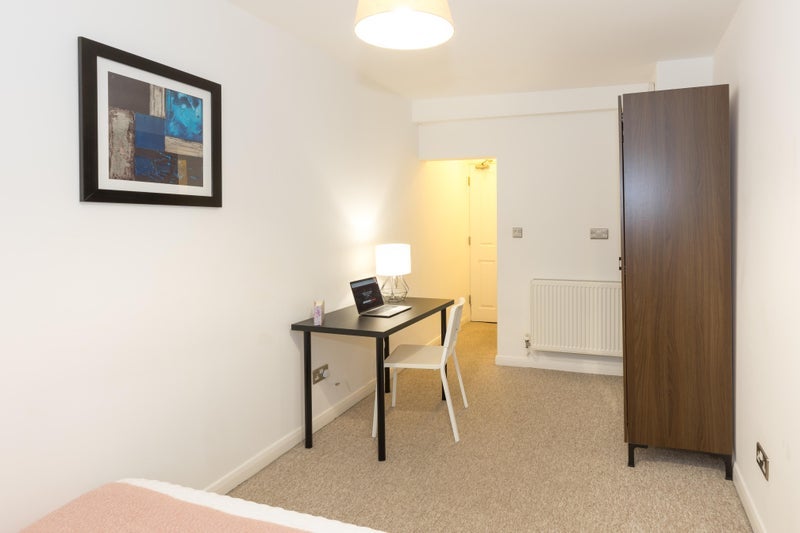 Room South Park Crescent in Greater London