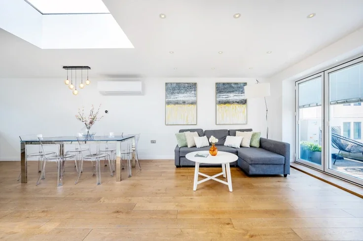 Flat Shelton Street in Greater London