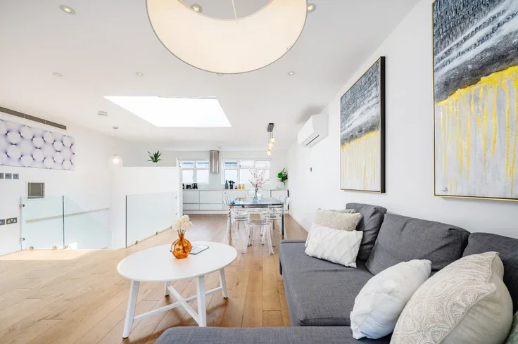 Flat Shelton Street in Greater London
