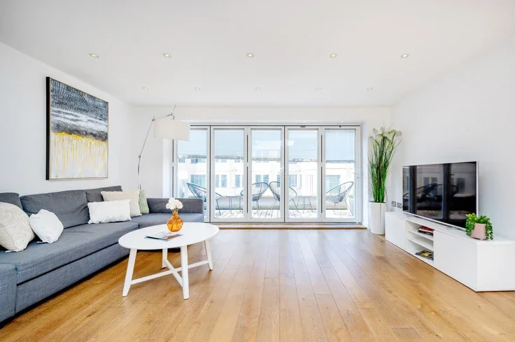 Flat Shelton Street in Greater London