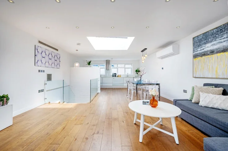 Flat Shelton Street in Greater London