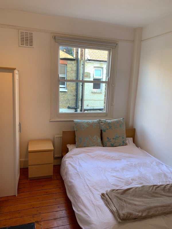 Room Galloway Road in Greater London