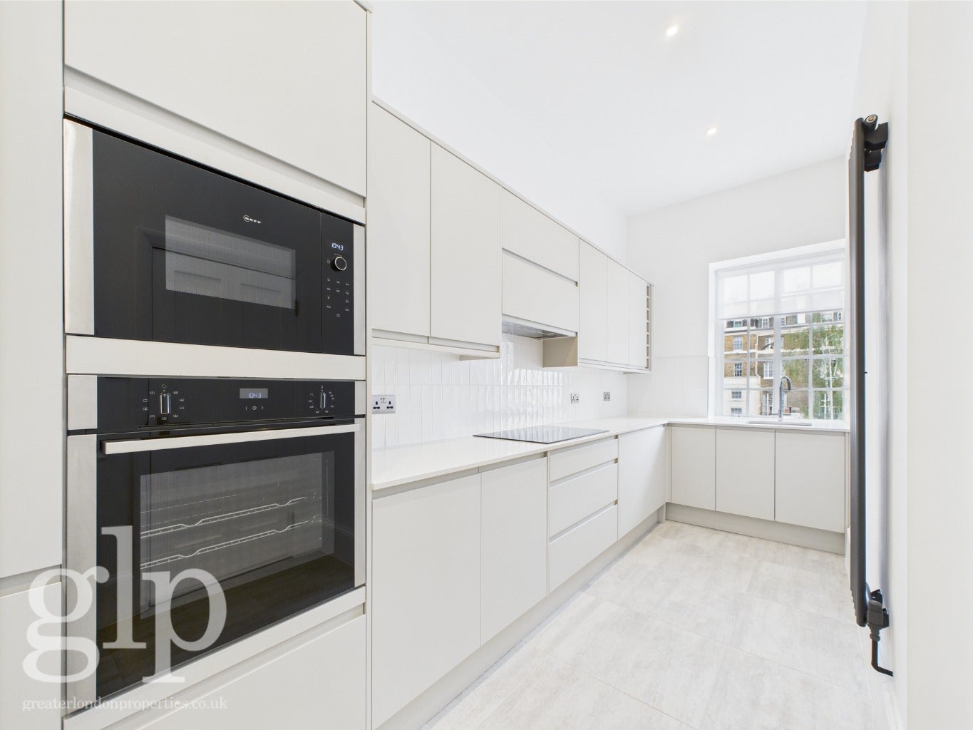 Flat Hyde Park Gardens Mews in City of Westminster