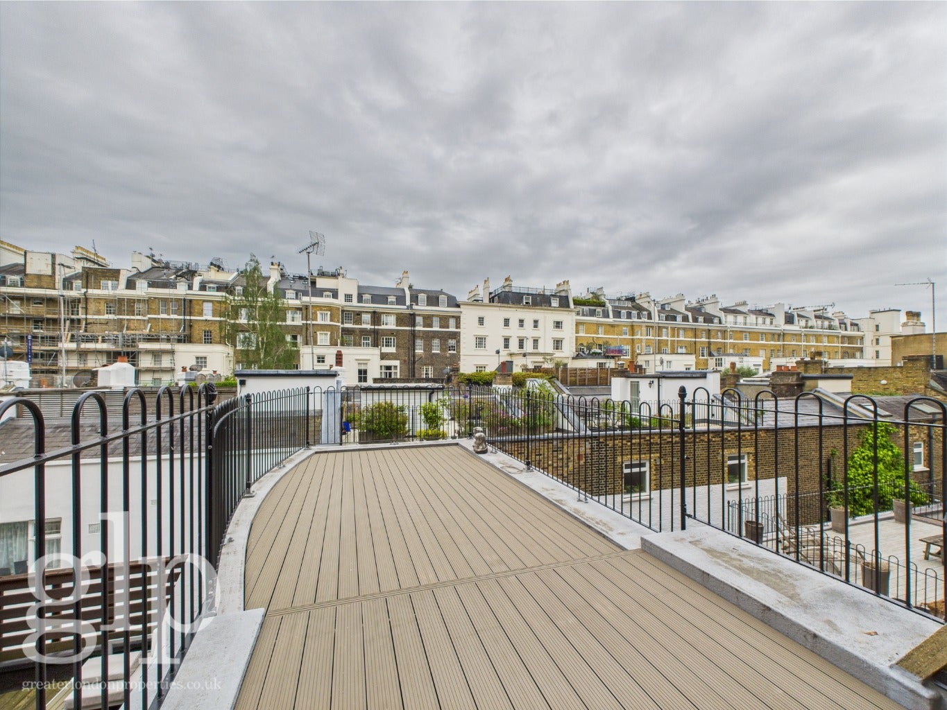 Flat Hyde Park Gardens Mews in City of Westminster