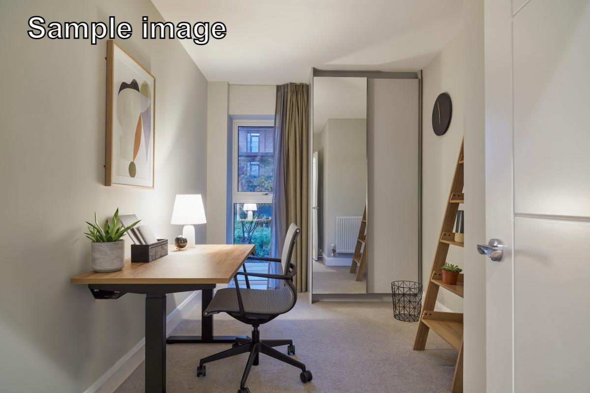 Flat Moat Street in Greater London