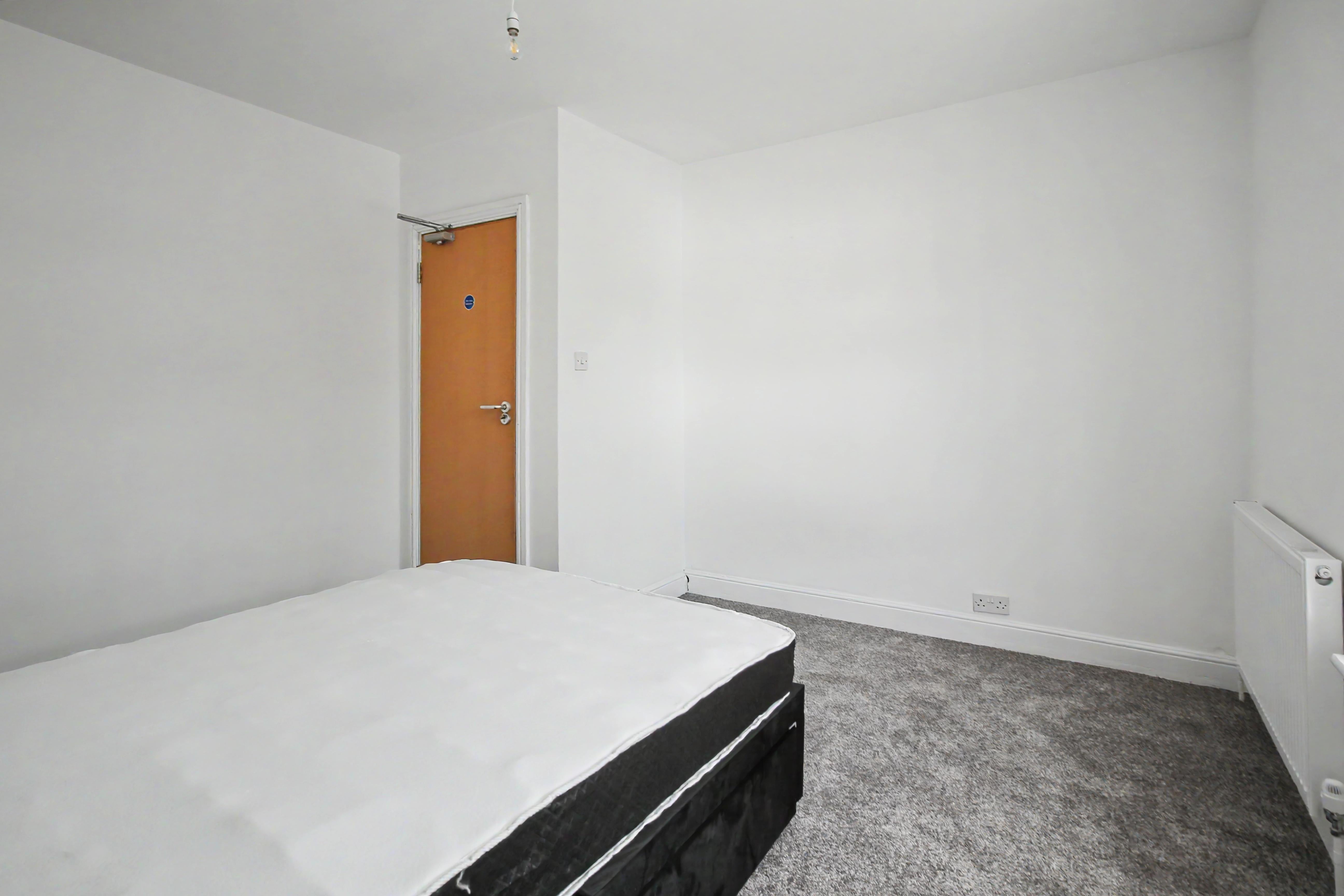 Room Crown Street in Kettering