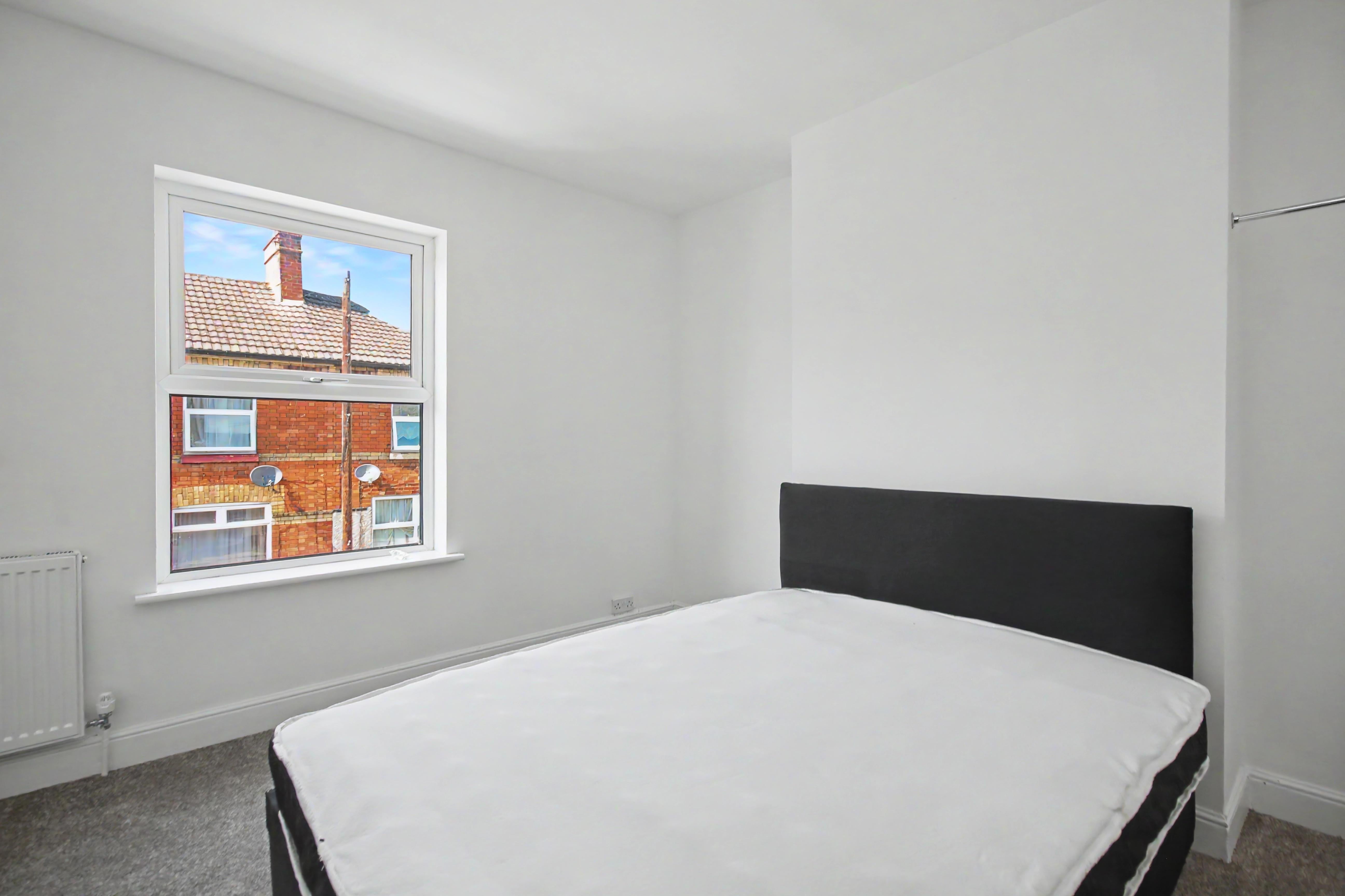 Room Crown Street in Kettering