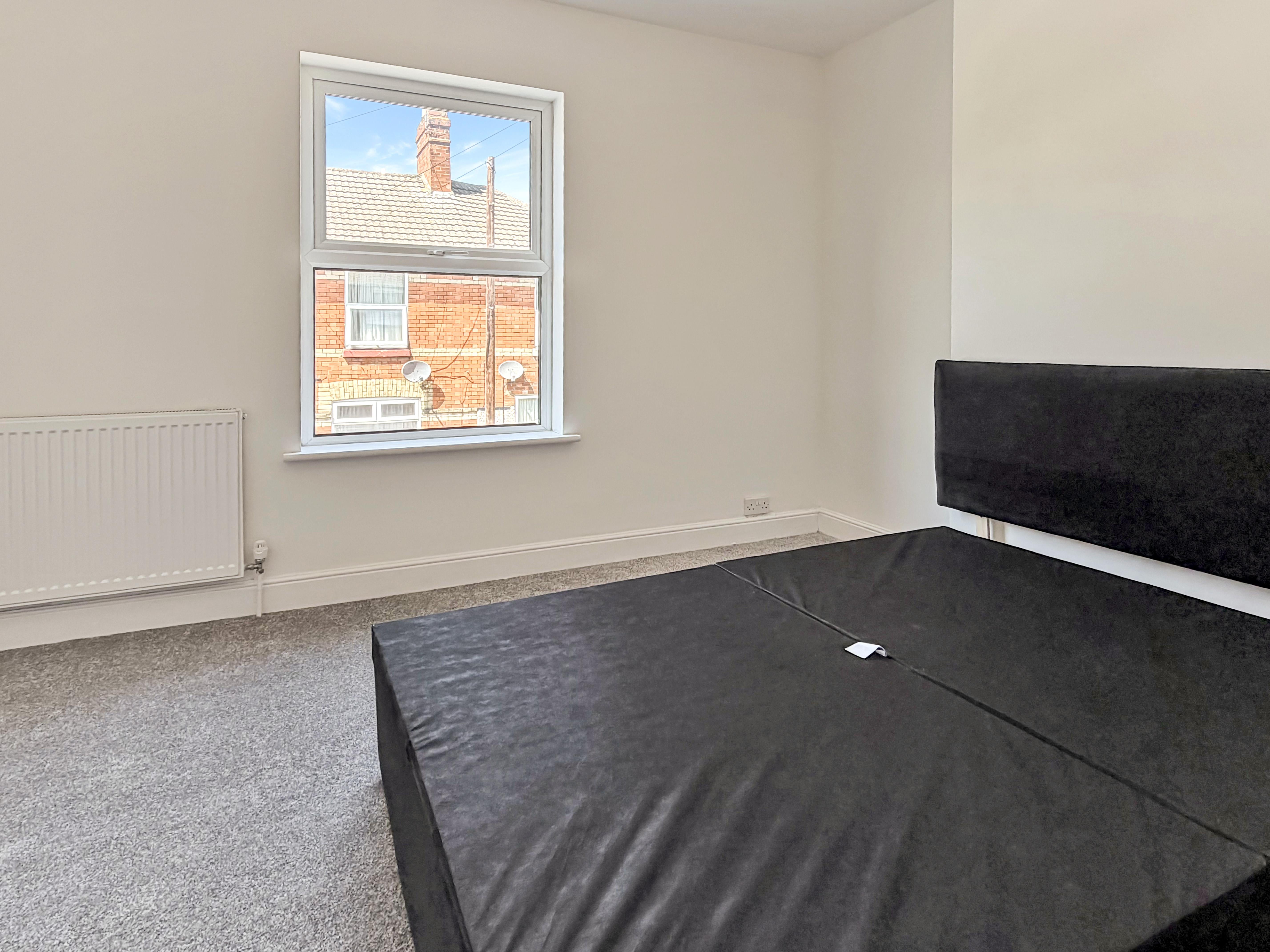 Room Crown Street in Kettering