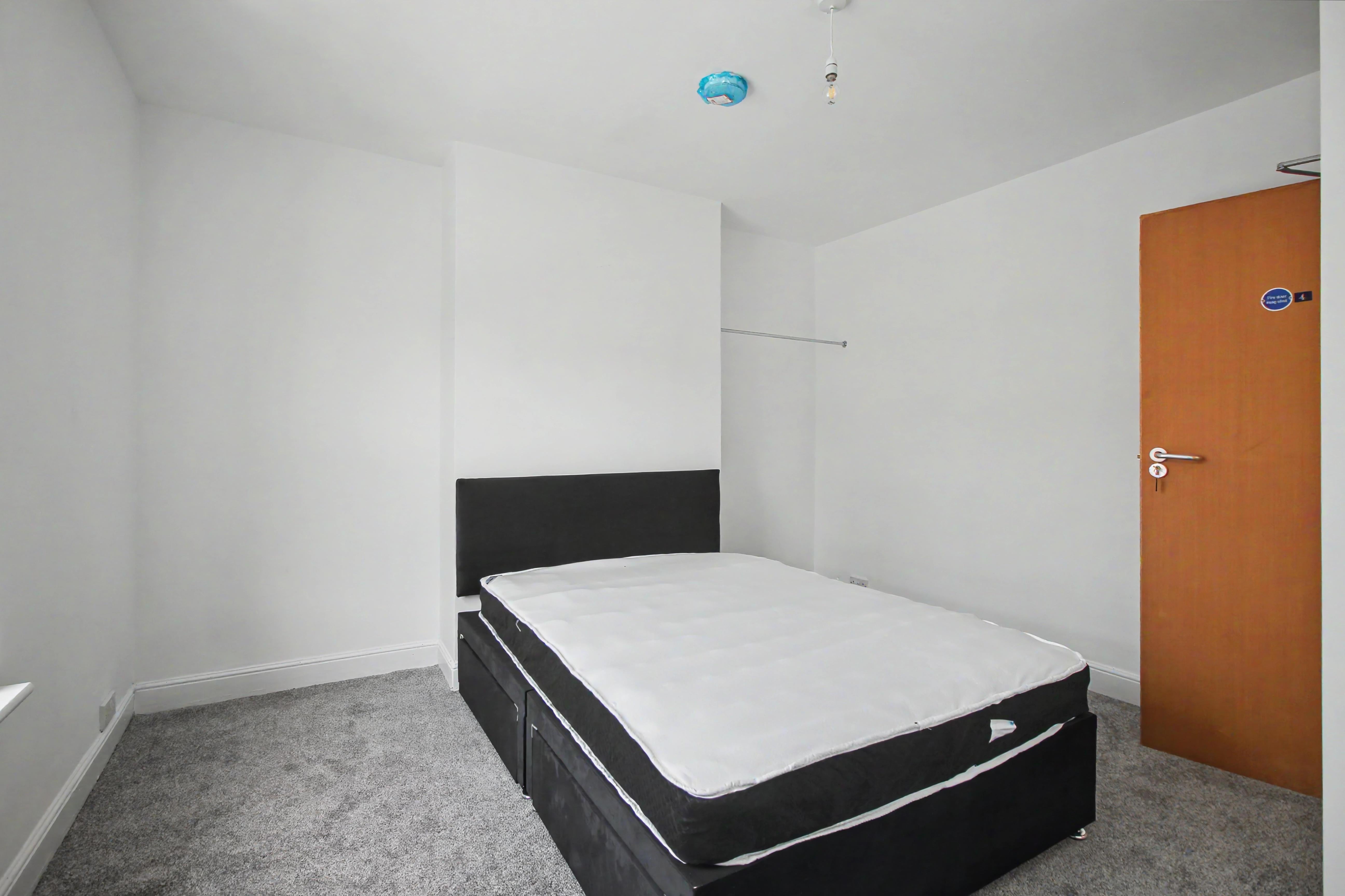 Room Crown Street in Kettering