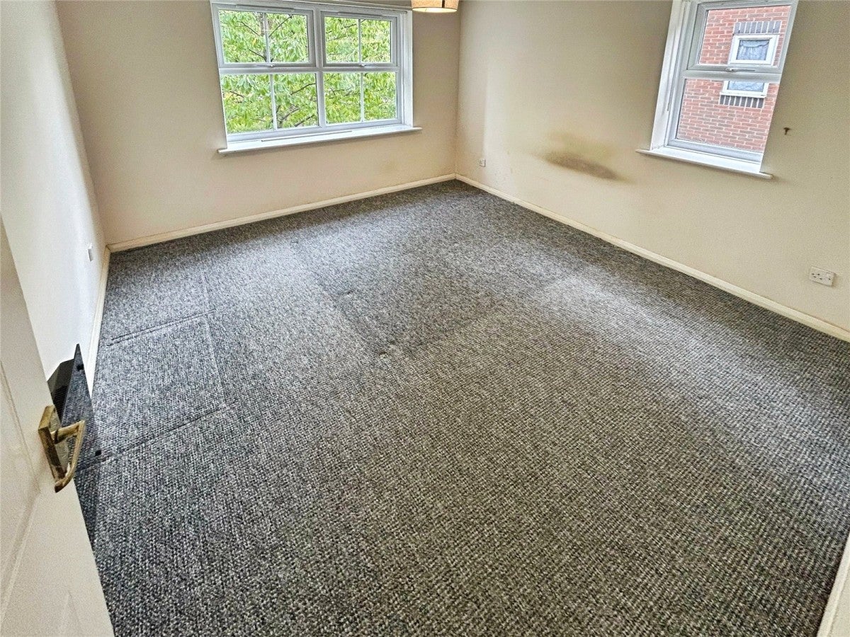 Flat Foleshill Road in Coventry