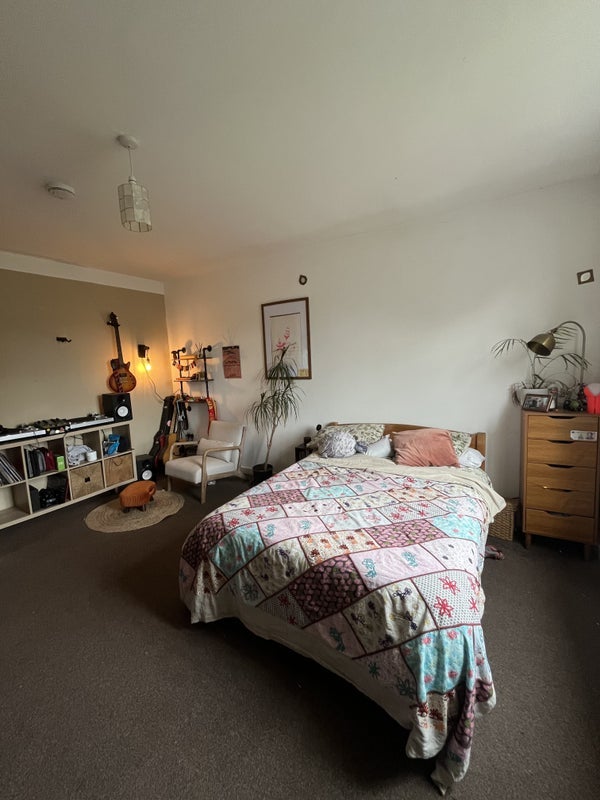 Room Wellington Crescent in Trafford