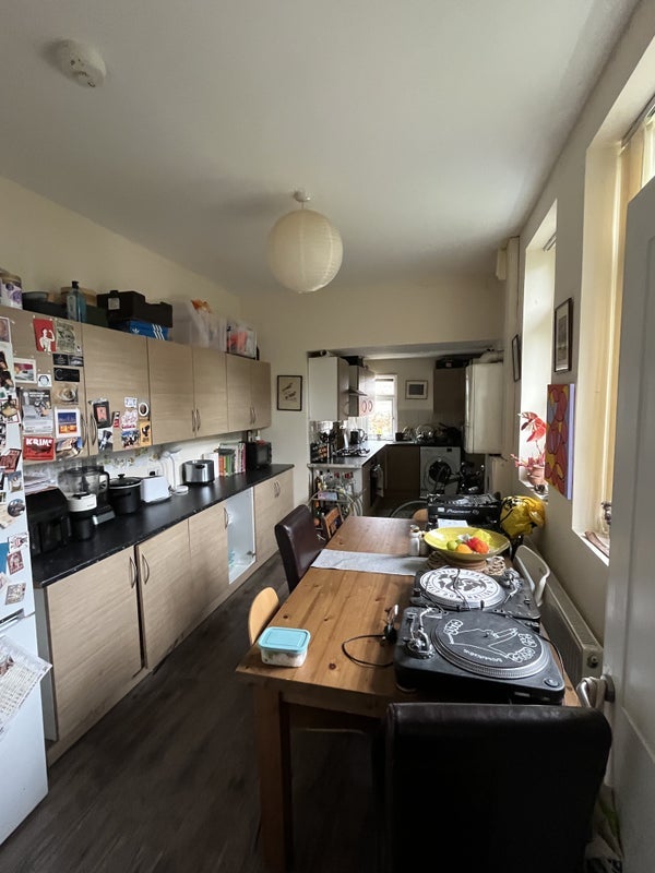 Room Wellington Crescent in Trafford