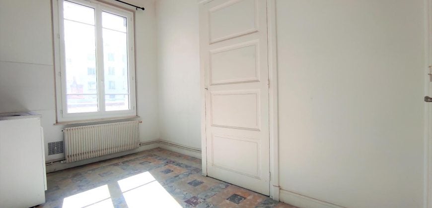 Flat Rue d'Anvers in Lyon