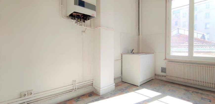 Flat Rue d'Anvers in Lyon