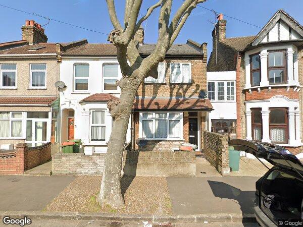 Flat Haldane Road in Greater London