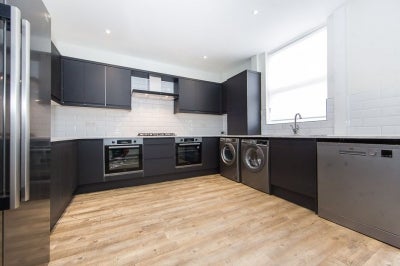 Room Quarry Mount Terrace in Leeds