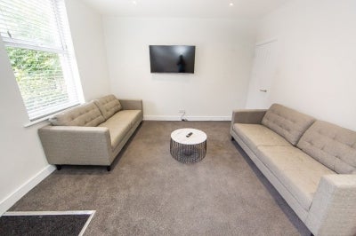 Room Quarry Mount Terrace in Leeds
