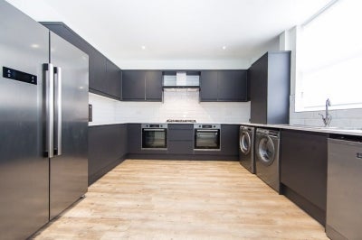 Room Quarry Mount Terrace in Leeds