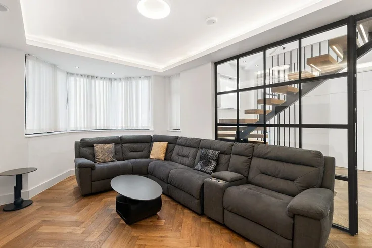 House North Crescent in Greater London