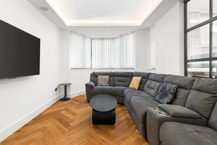 House North Crescent in Greater London