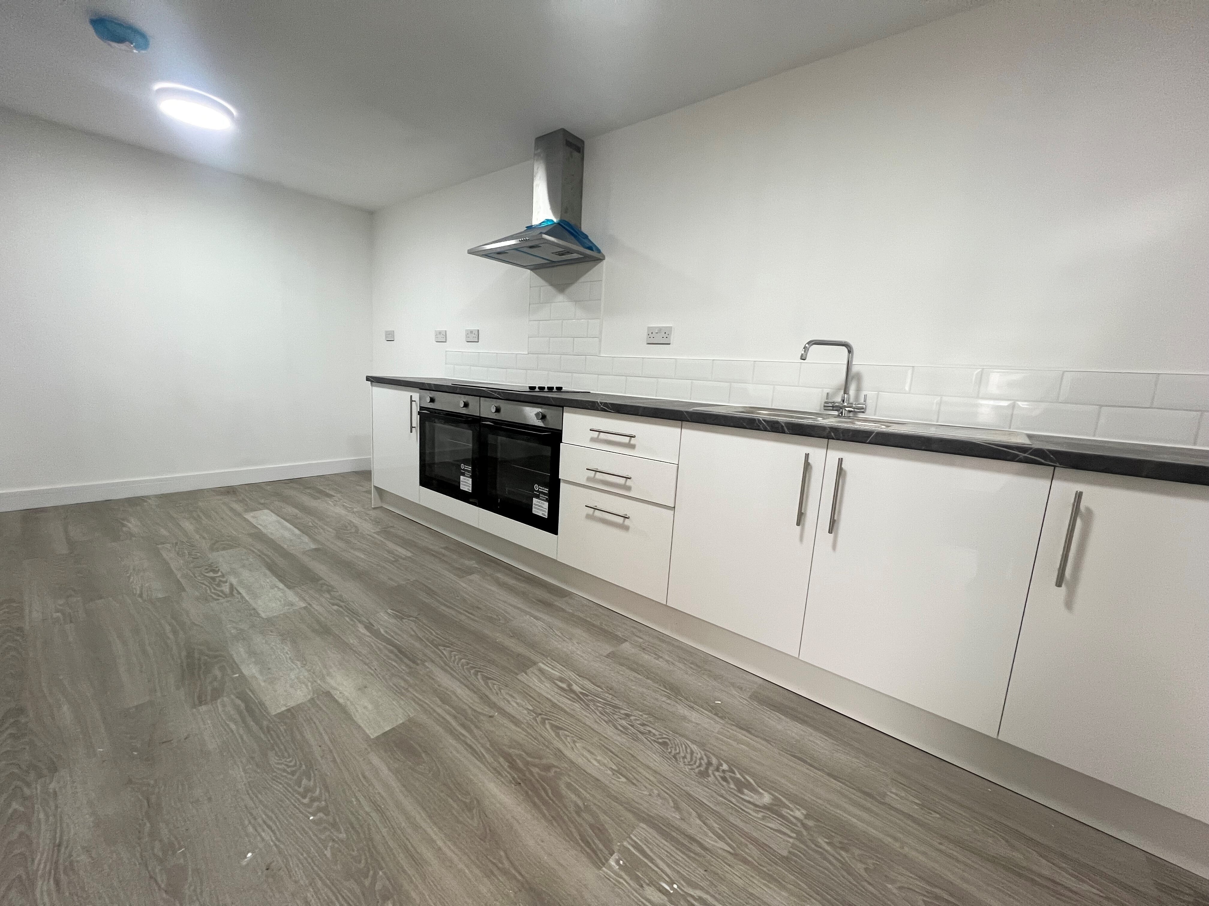 Room Longdon Close in Redditch