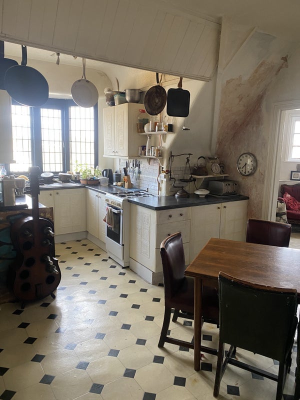 Room Grove Green Road in Greater London
