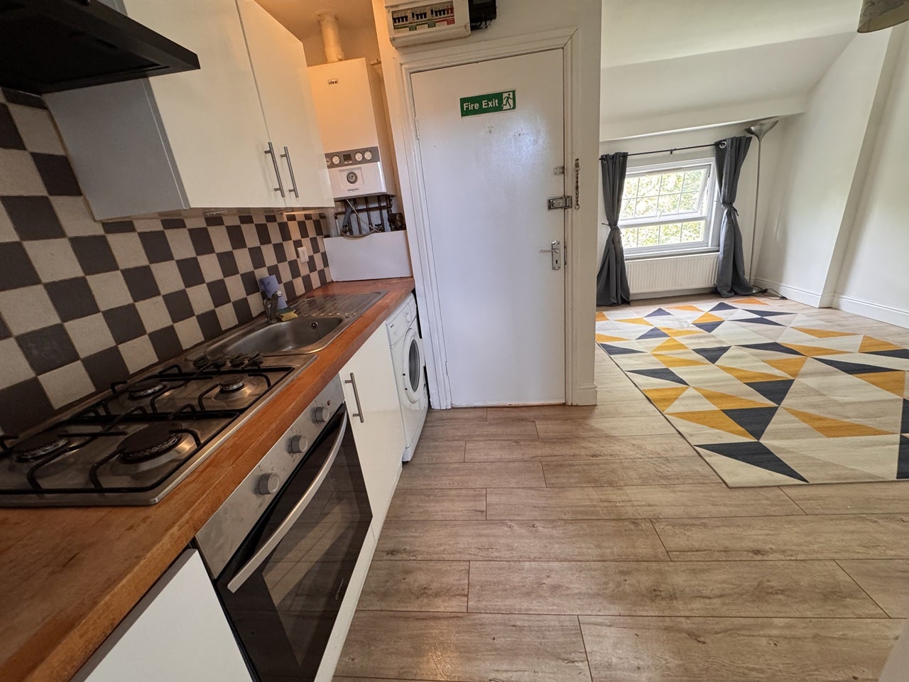 Flat Queen's Road in Greater London