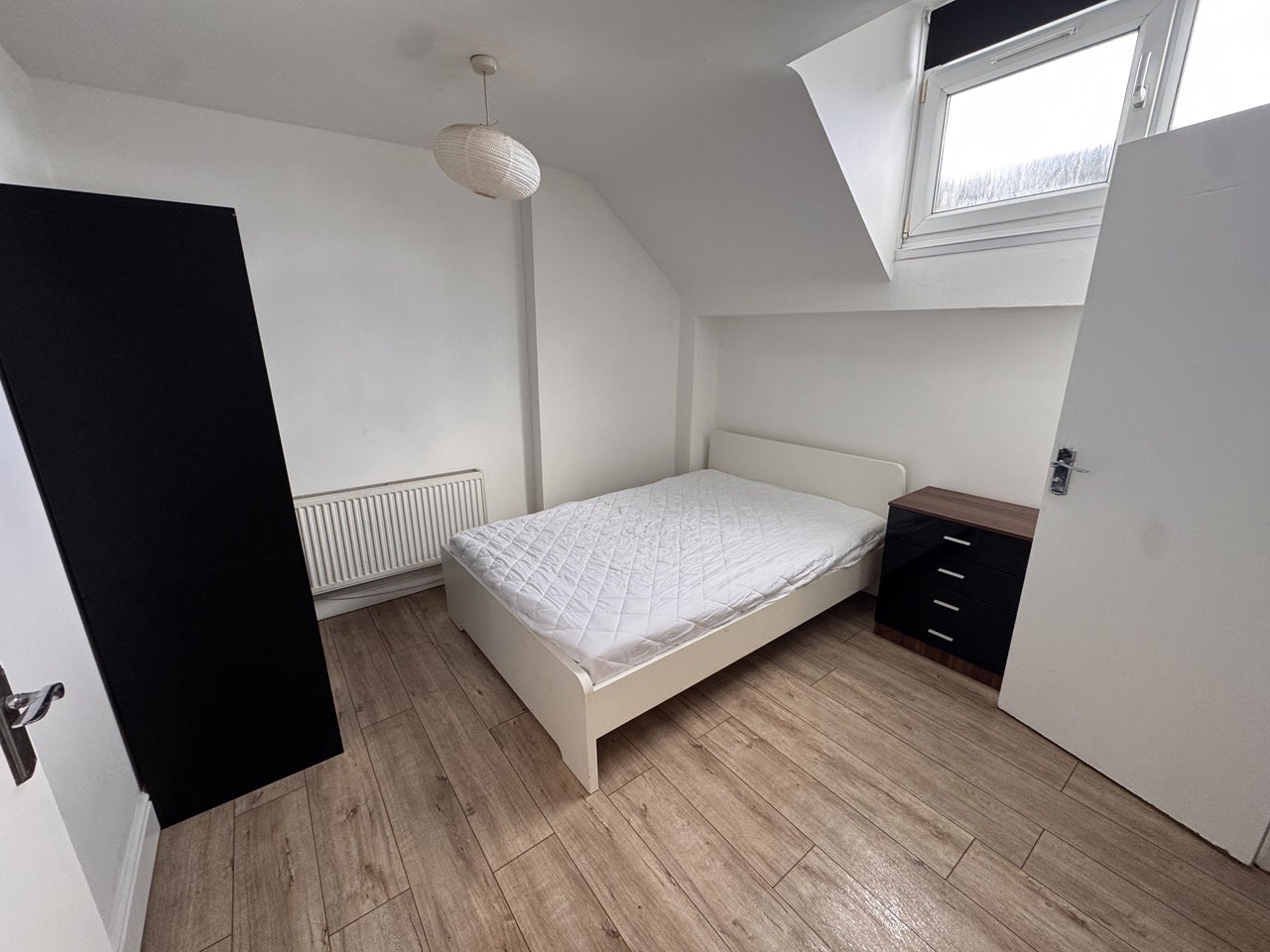 Flat Queen's Road in Greater London