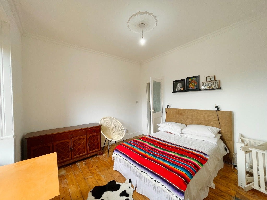Flat Albert Road in Glasgow
