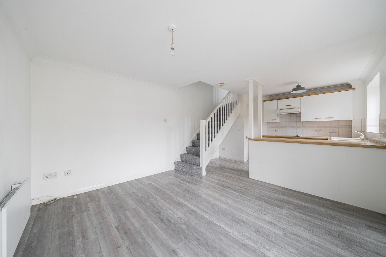 Flat Greencroft Gardens in Greater London
