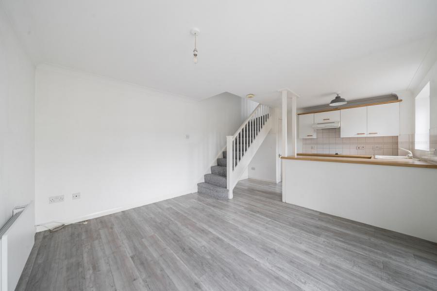 Flat Greencroft Gardens in Greater London