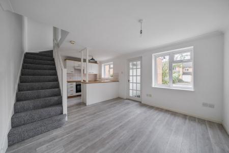 Flat Greencroft Gardens in Greater London
