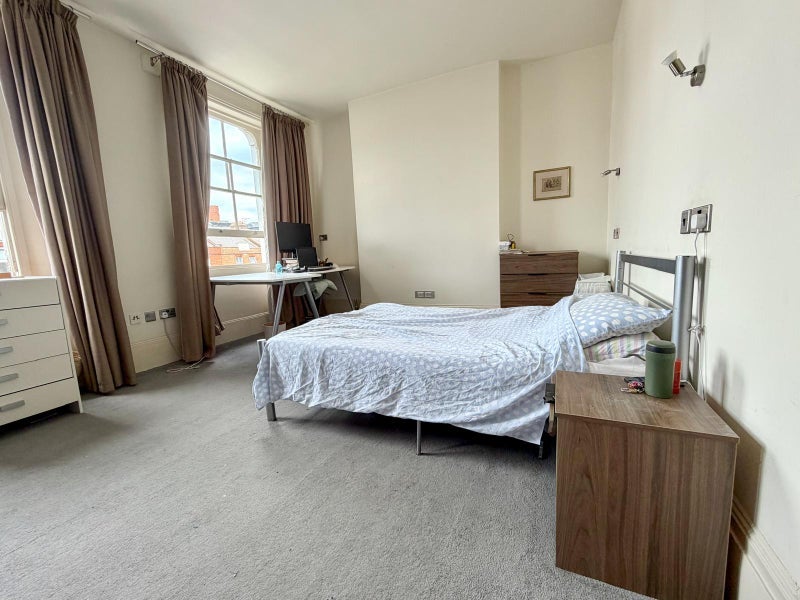 Room Goldhawk Road in Greater London