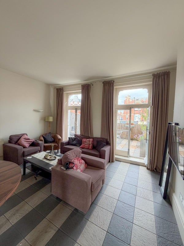 Room Goldhawk Road in Greater London