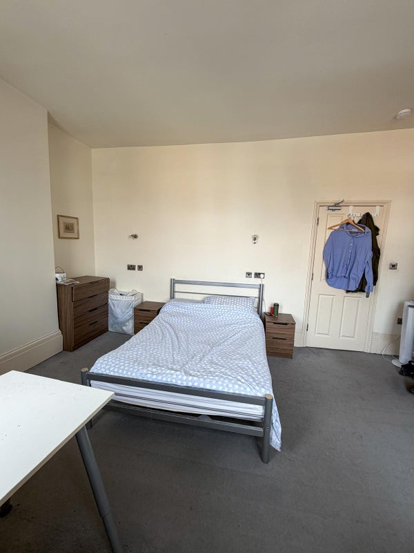 Room Goldhawk Road in Greater London