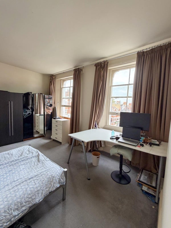 Room Goldhawk Road in Greater London