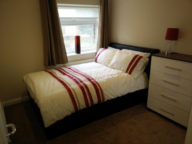 Room Sawyers Crescent in White Waltham