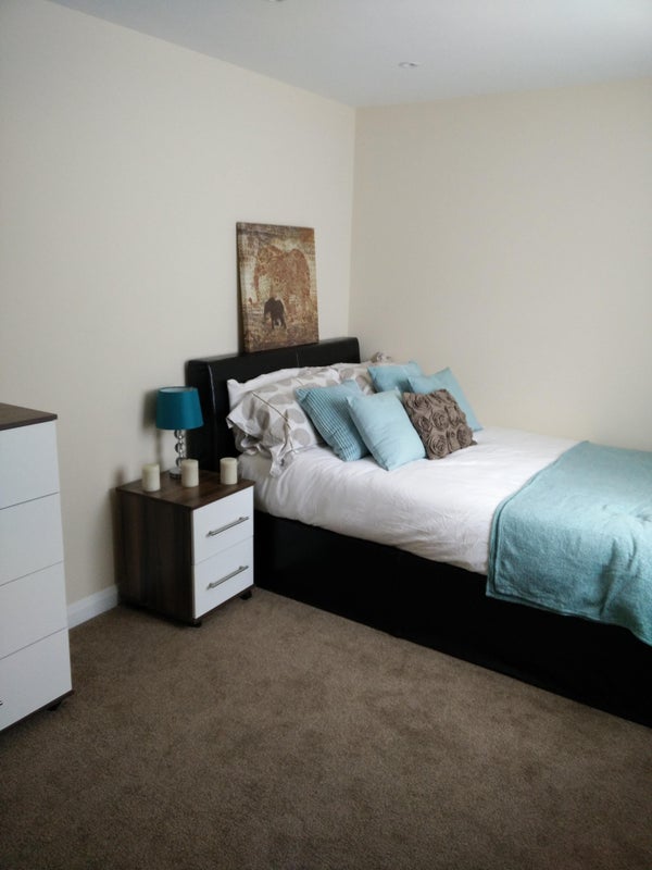 Room Sawyers Crescent in White Waltham