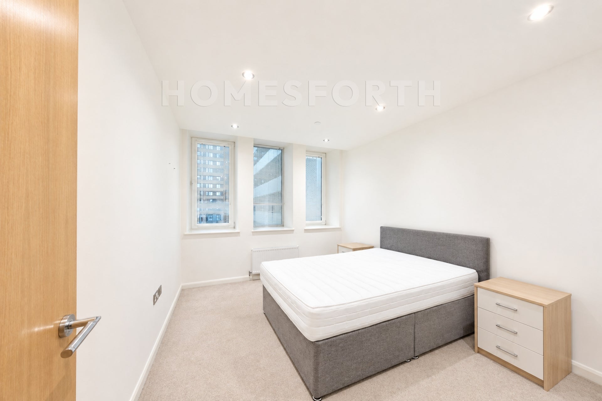 Flat Lansdowne Road in Greater London
