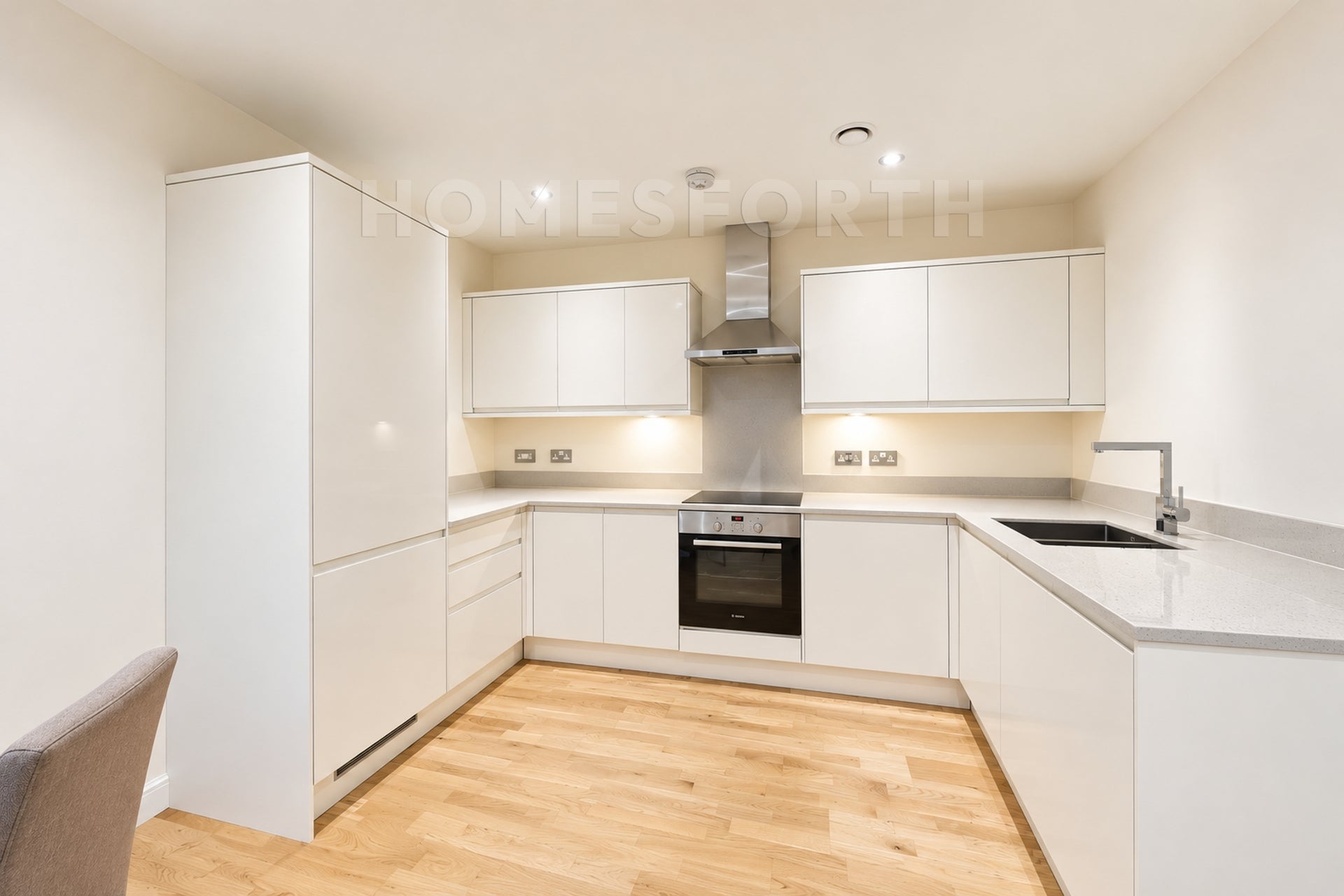 Flat Lansdowne Road in Greater London